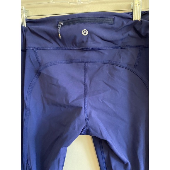 VGU Lululemon Beat the Heat Crop Hero Blue Navy Keyhole 10 - Picture 9 of 10